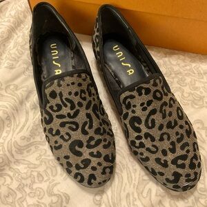 Unisa Leopard Print Shimmer Loafers Size 7.5 in Box NWOT